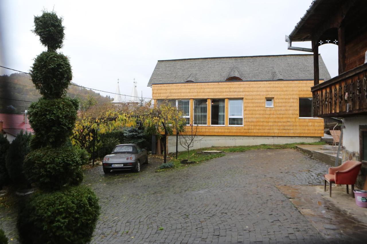 Casa Cu Magnolii Hotel Poienile Izei Luaran gambar