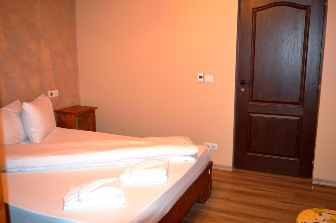 Casa Cu Magnolii Hotel Poienile Izei Luaran gambar