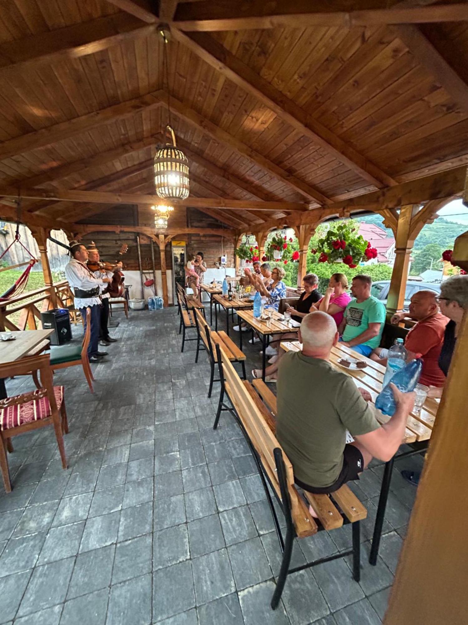 Casa Cu Magnolii Hotel Poienile Izei Luaran gambar
