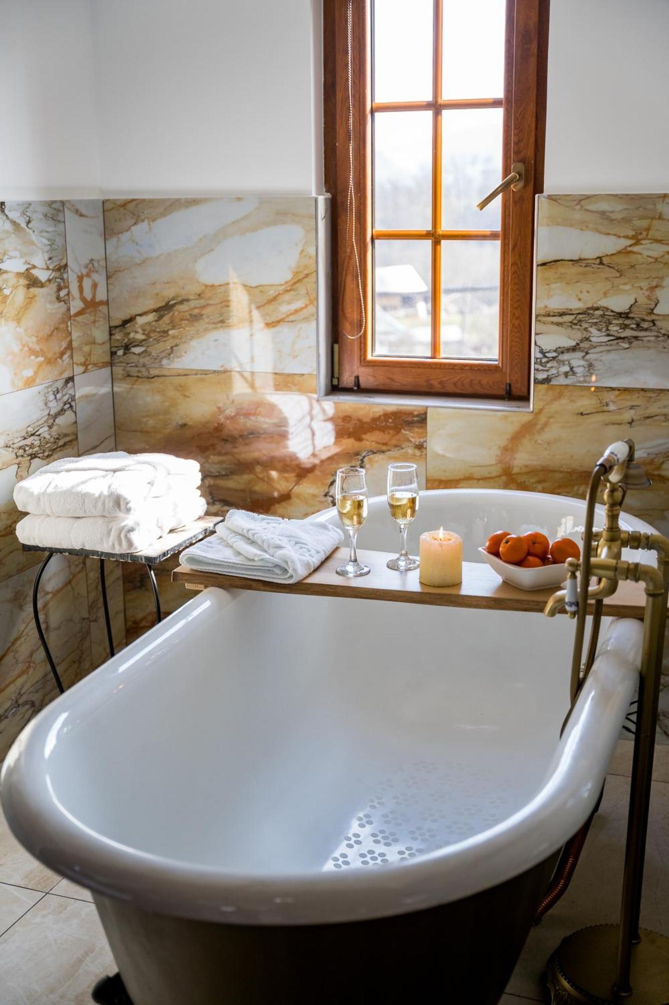 Casa Cu Magnolii Hotel Poienile Izei Luaran gambar