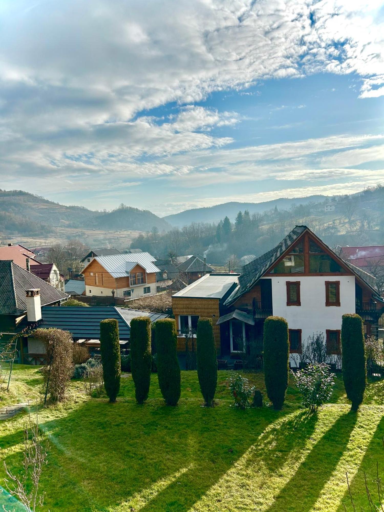 Casa Cu Magnolii Hotel Poienile Izei Luaran gambar